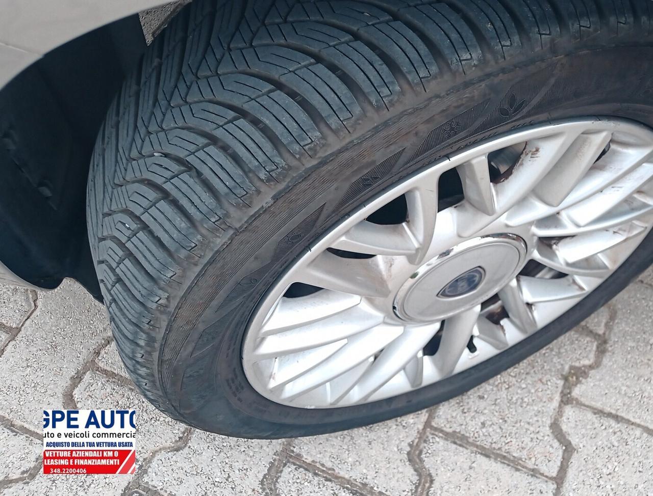 Lancia Ypsilon 1.2 69 CV 5 porte Platinum - 5 posti
