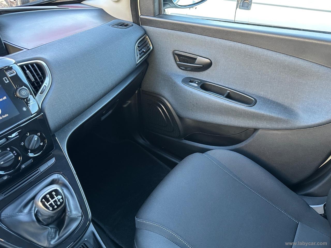 LANCIA Ypsilon 1.0 HYBRID Gold 70CV