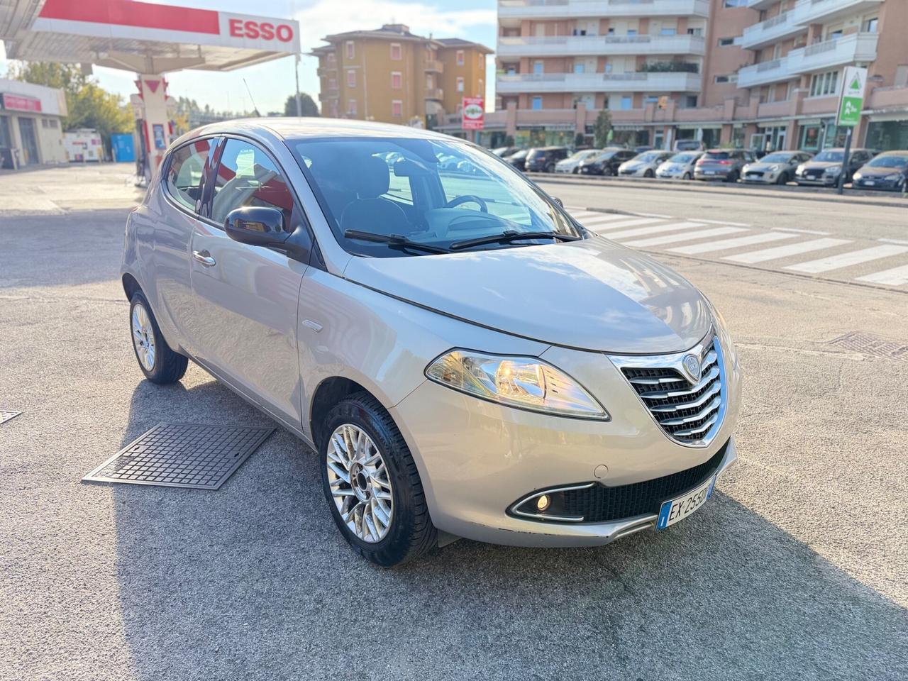 Lancia Ypsilon 900 neopatentati pronto uso garanzia