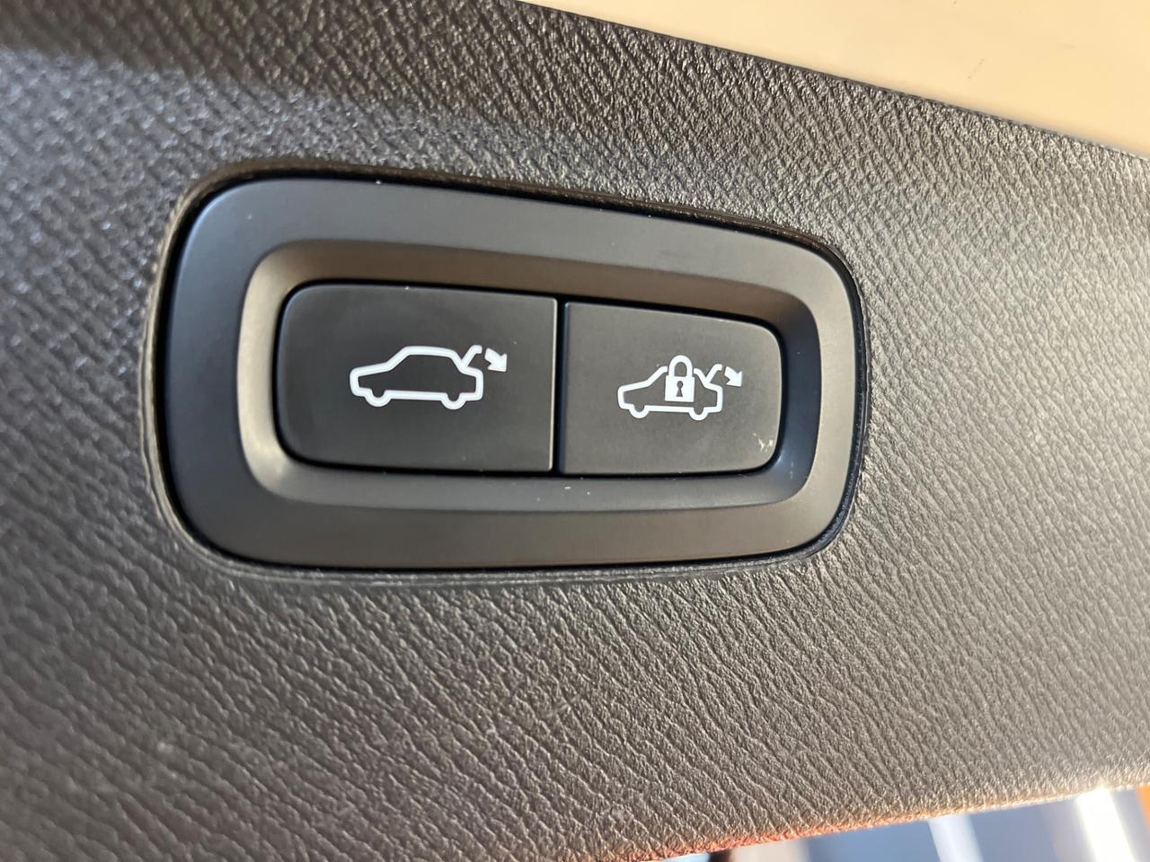 Volvo XC 90 XC90 B5 (d) AWD Geartronic R-design