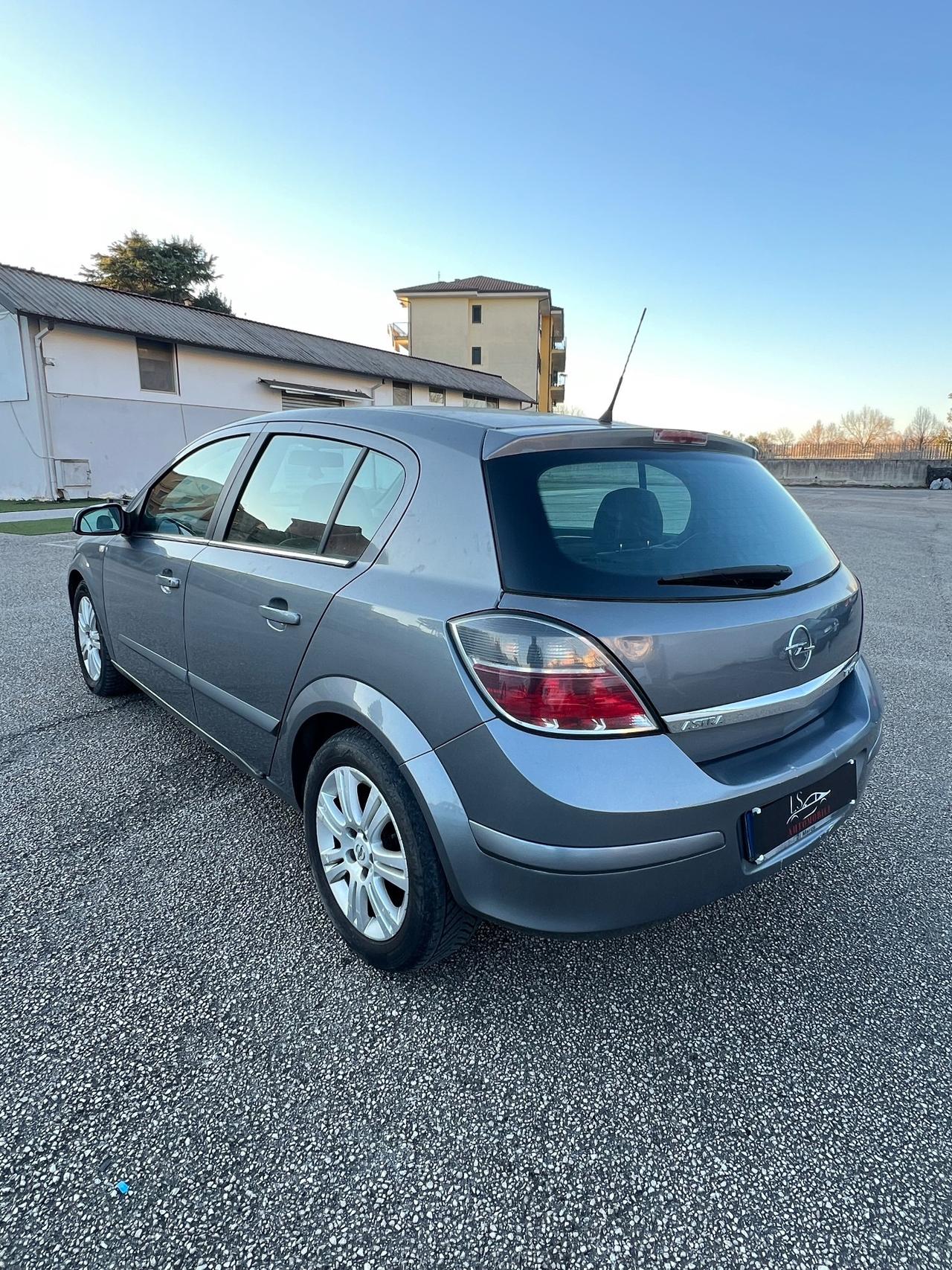 Opel Astra 1.7 CDTI 101CV 5 porte Enjoy