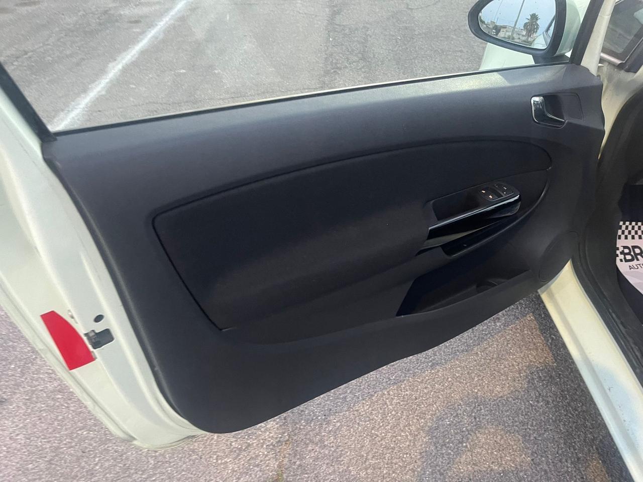 Opel Corsa 1.2 3 porte Elective Unipro 2012