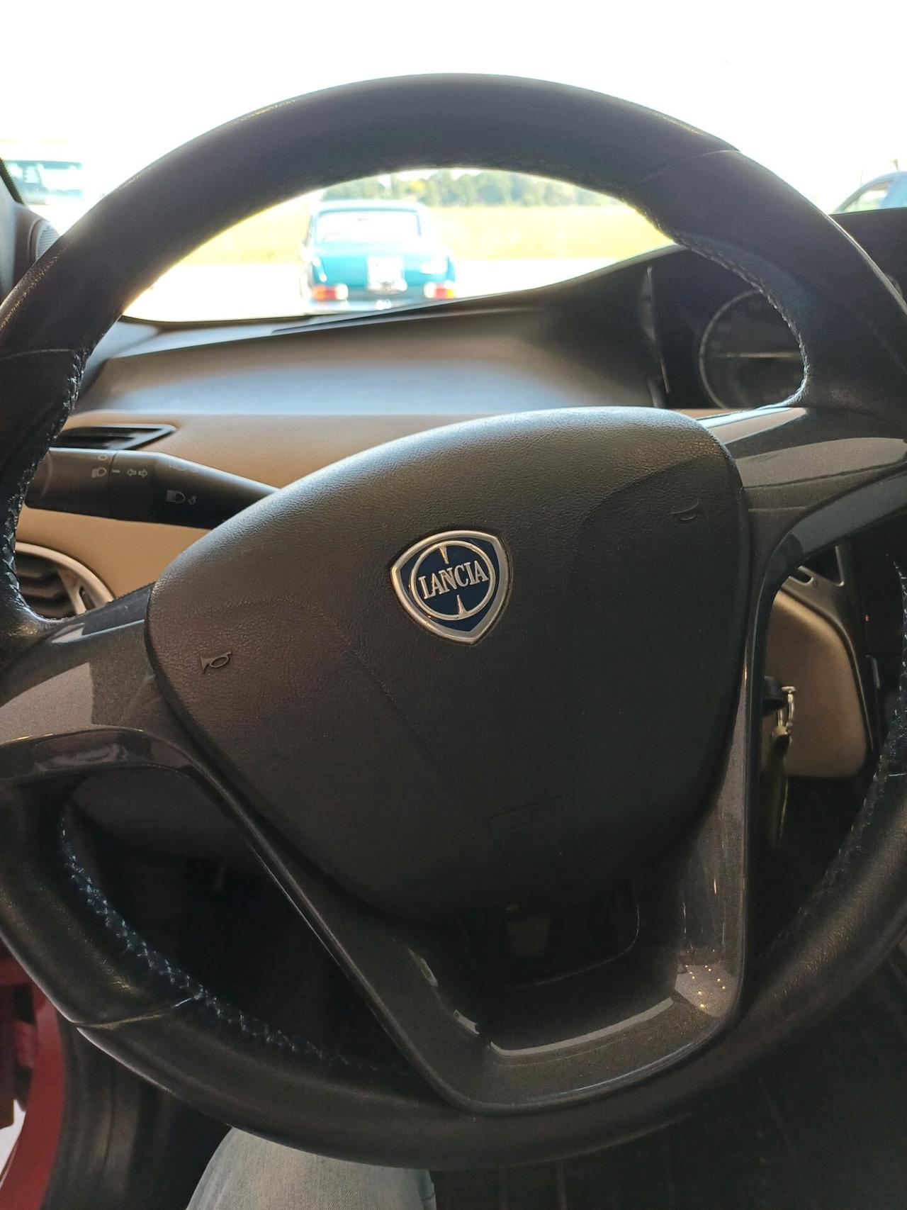 Lancia Ypsilon 0.9 TwinAir 85 CV 5 porte S&S Silver