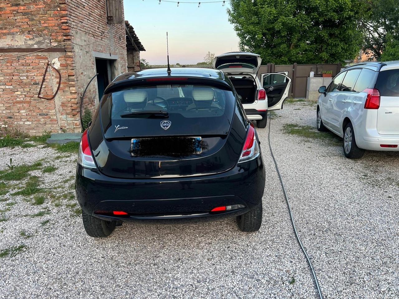 Lancia Ypsilon 0.9 TwinAir 85 CV 5 porte Metano Ecochic Elle
