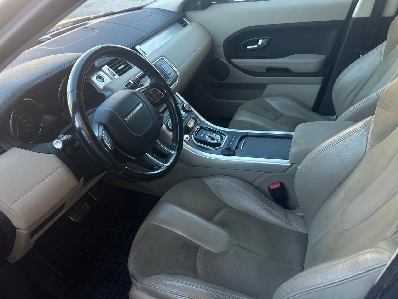 Land Rover Range Evoque 2.2 TD4 5p. Pure