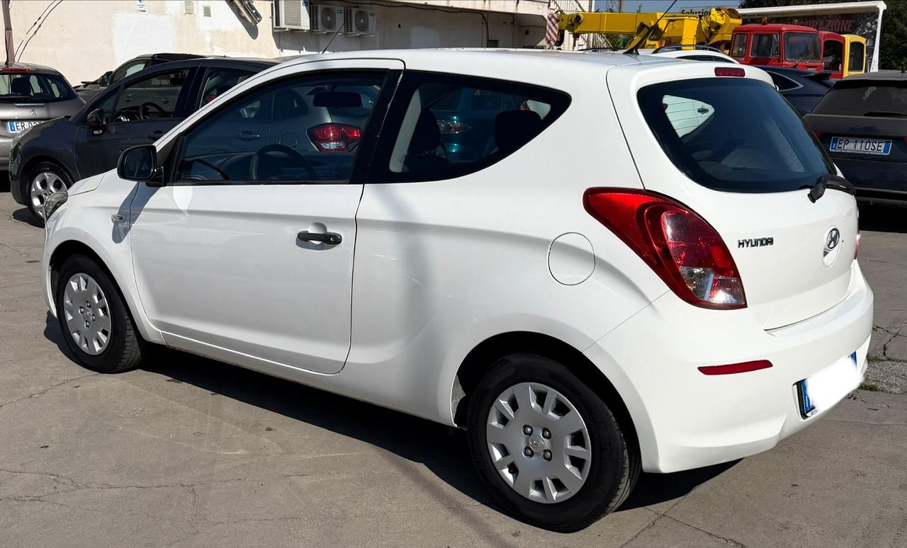 Hyundai i20 1.2 Benz 85CV 3p. Sound Edition