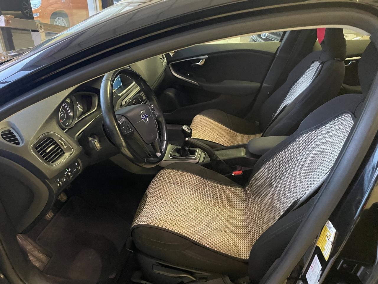 Volvo V40 D2 1.6 Momentum - Nessun vincolo -