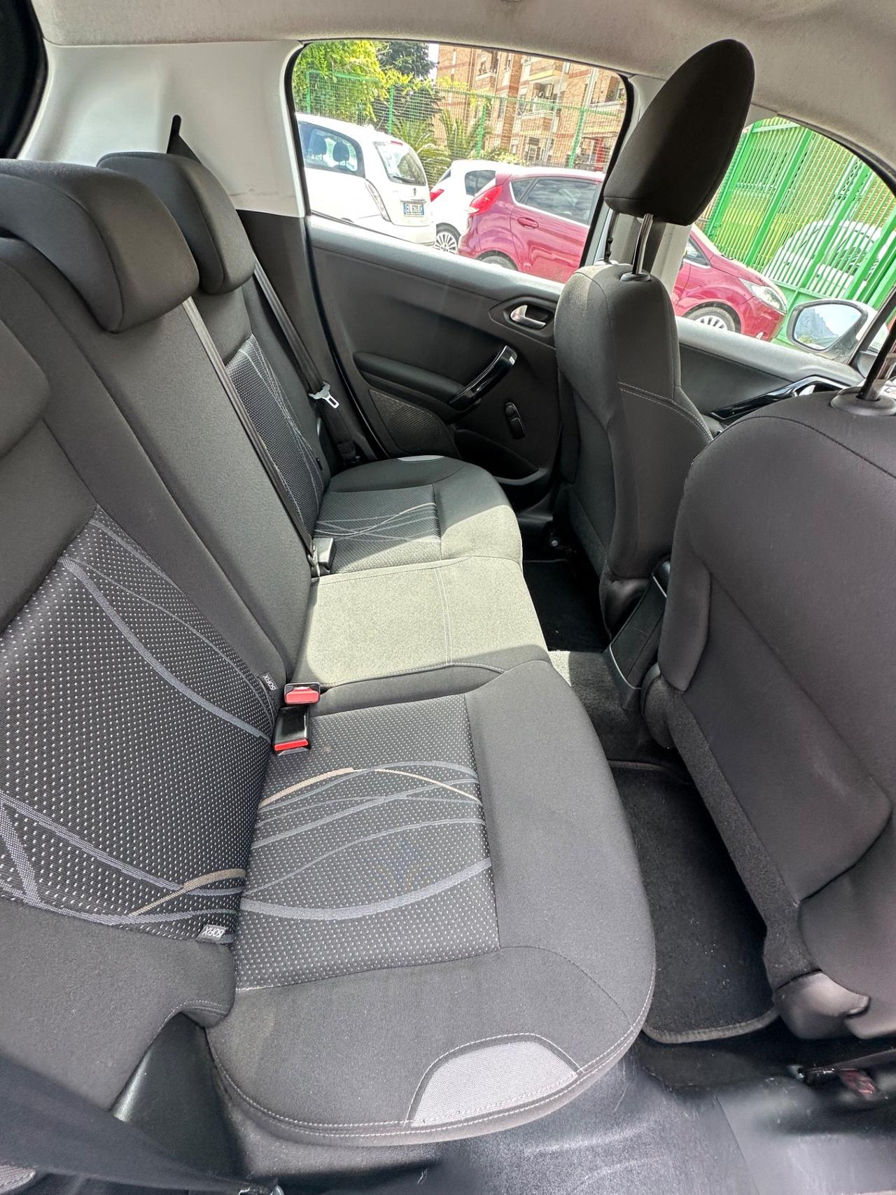 Peugeot 208 1.4 HDi 68 CV 5 porte Access