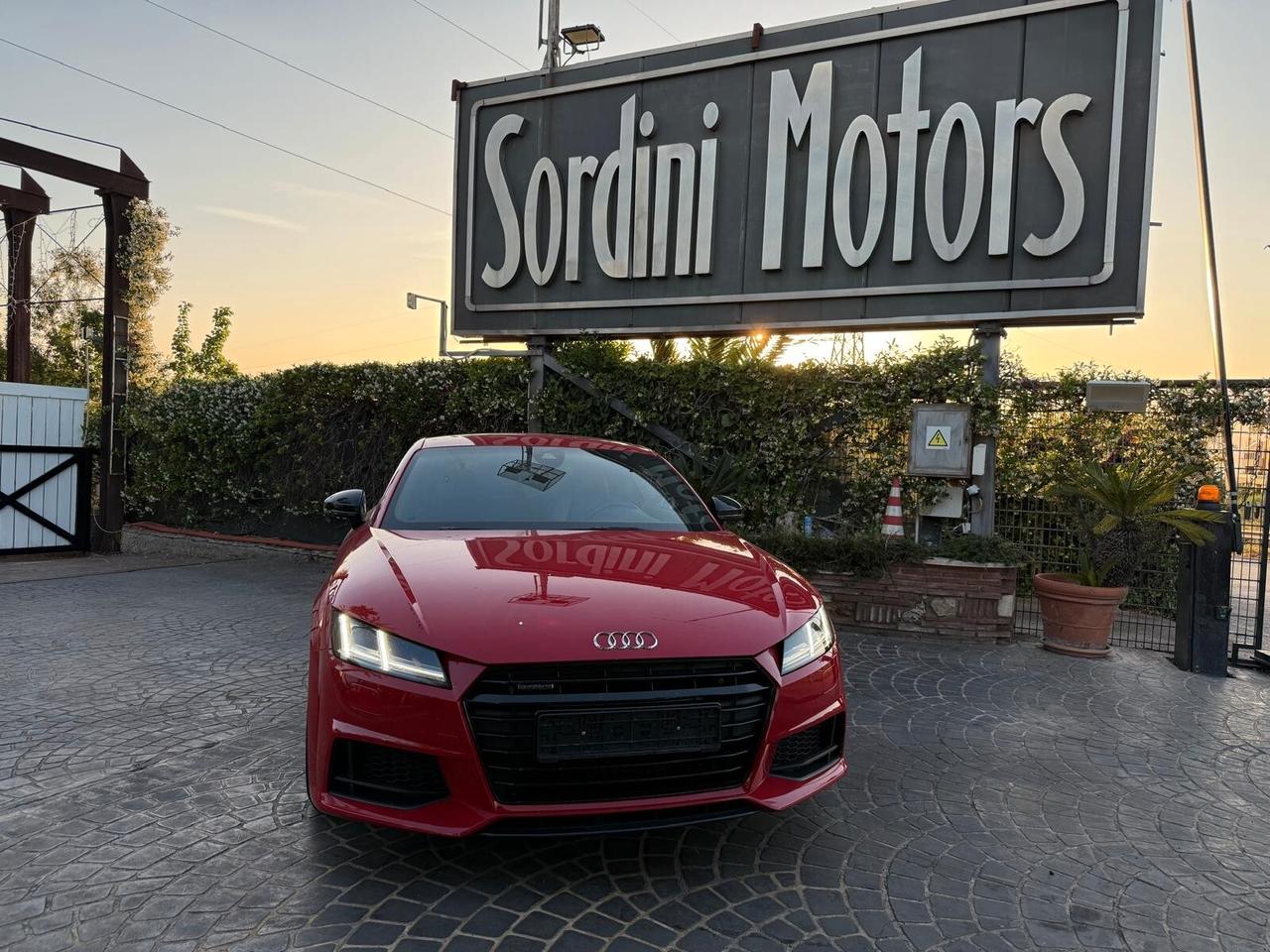 Audi TT Coupé 2.0 TFSI quattro S tronic S line Competition 271 CV!