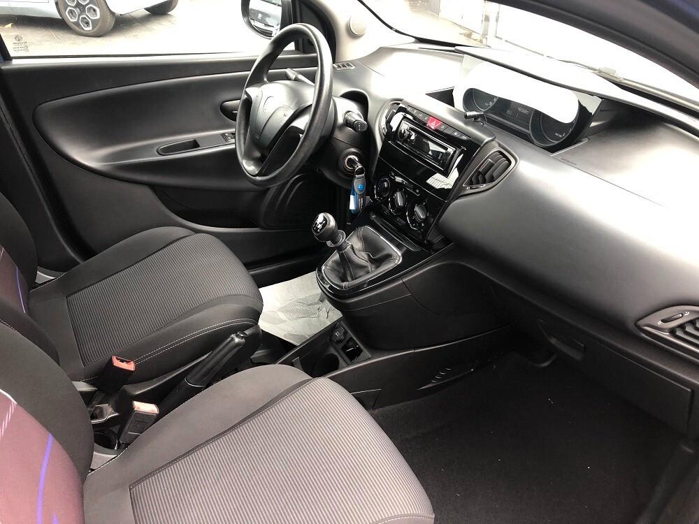 Lancia Ypsilon 1.2 69 CV 5 porte Unyca