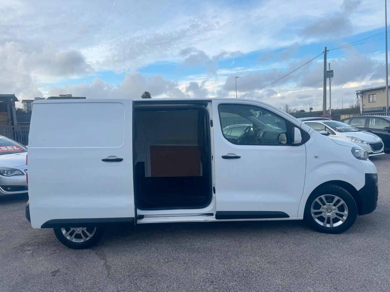 Peugeot Expert BlueHDi 120 Passo medio con porta laterale