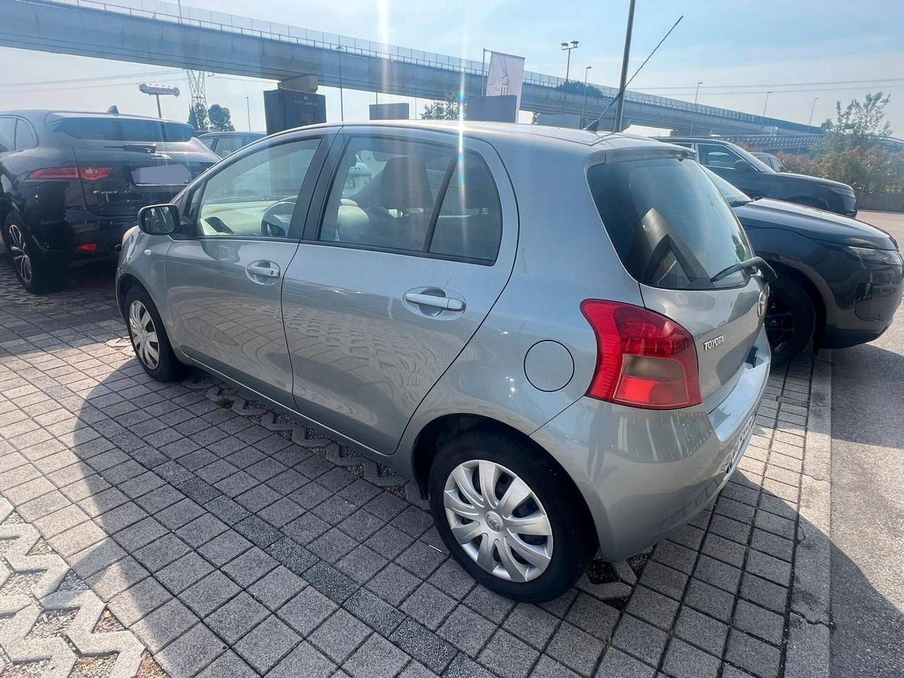 Toyota Yaris 1.3 5 porte Sol OK NEO PATENTATI