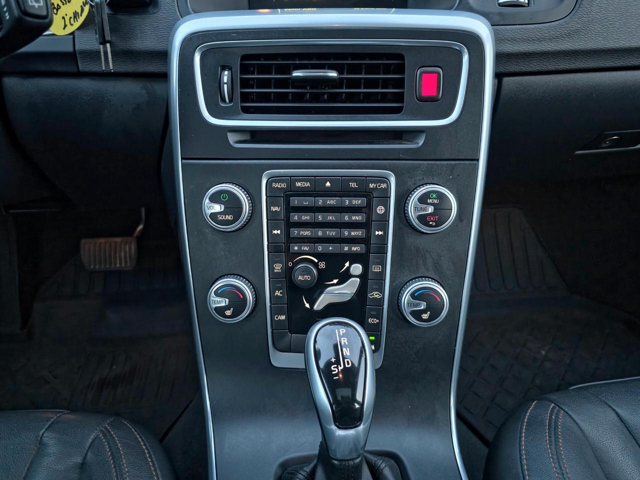 Volvo V60 Cross Country D4 Geartronic Summum 2016-E6 Automatico