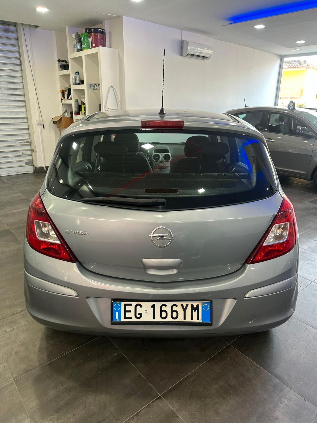 Opel Corsa 1.2 5 porte Cosmo