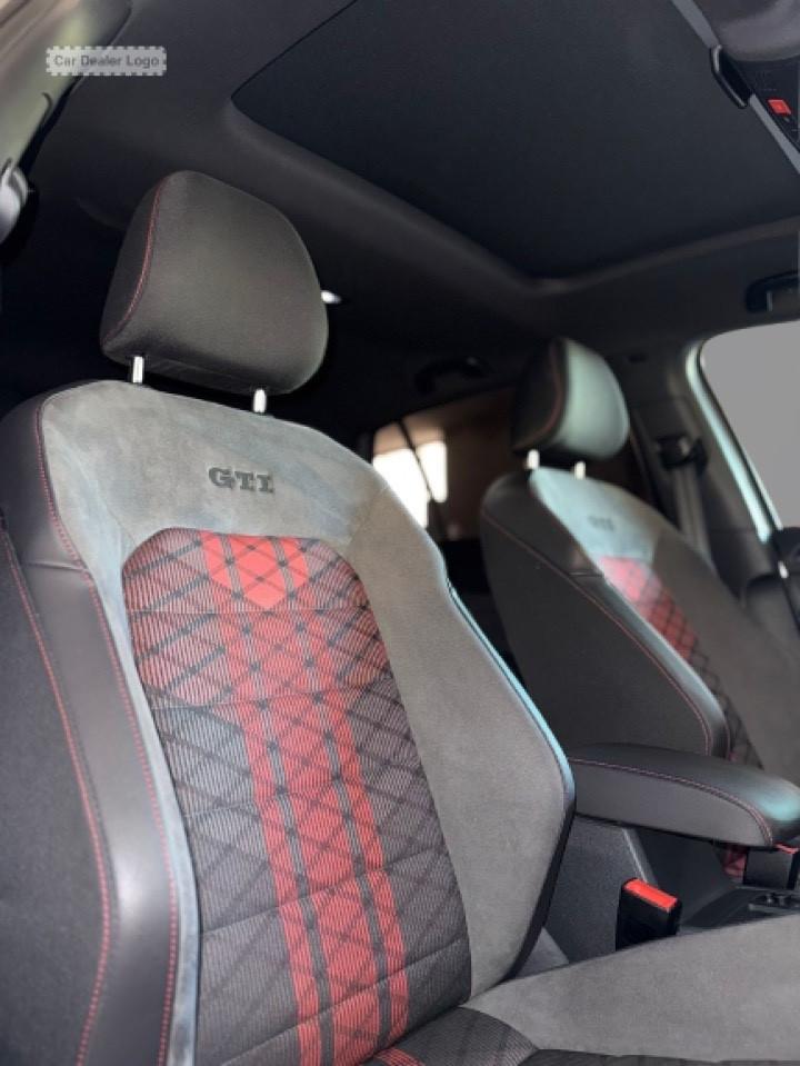 Volkswagen Golf GTI TCR AKRAPOVIČ TETTO