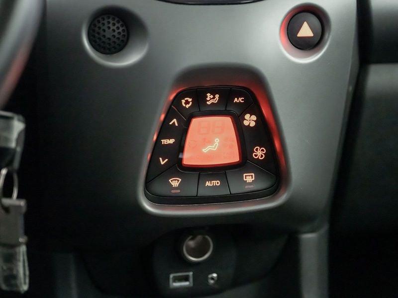 Toyota Aygo Connect 1.0 VVT-i 72 CV 5 porte x-play