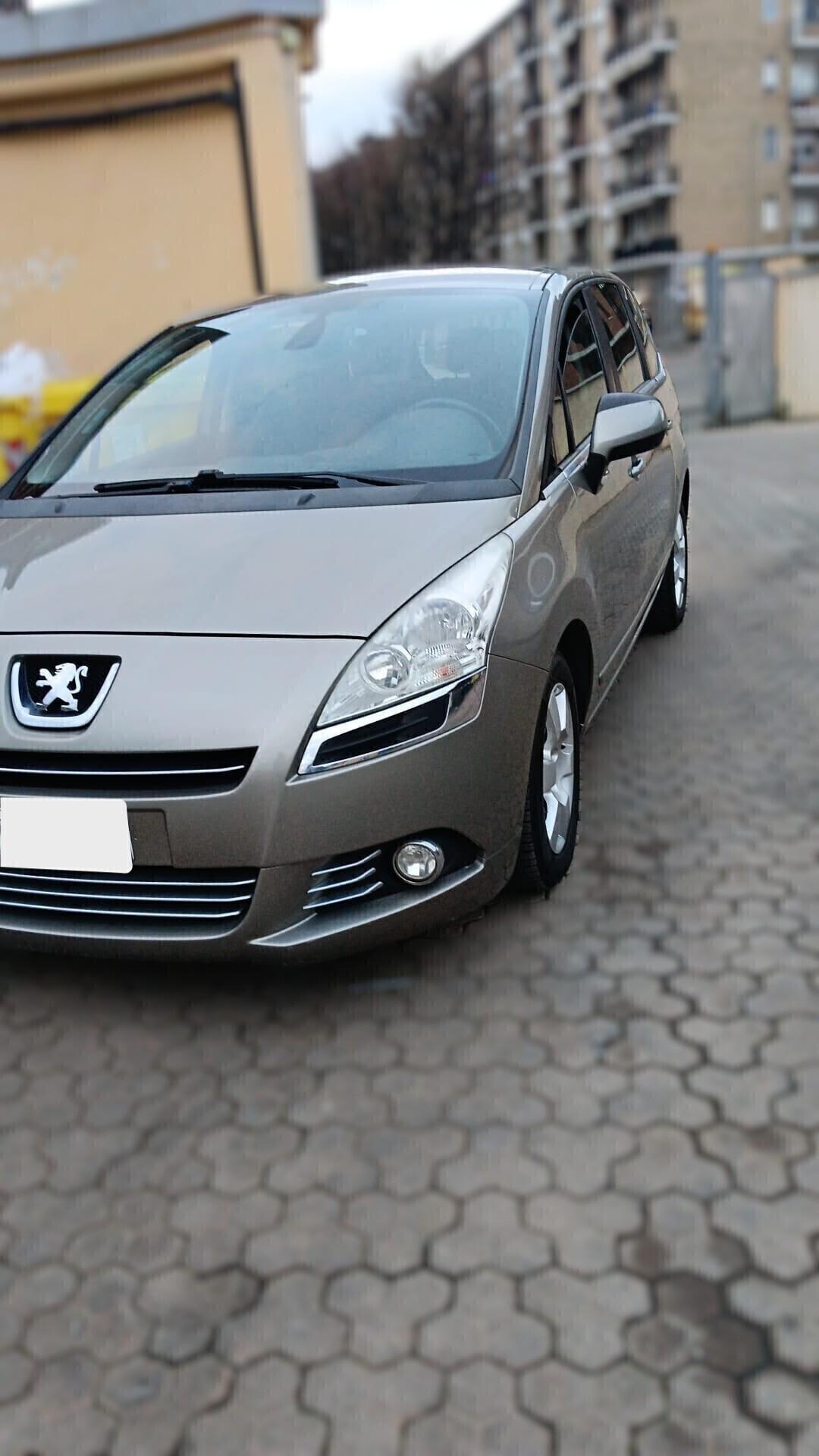 Peugeot 5008 - APERTI AD AGOSTO