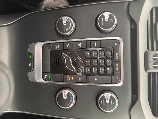 VOLVO V40 T2 Summum
