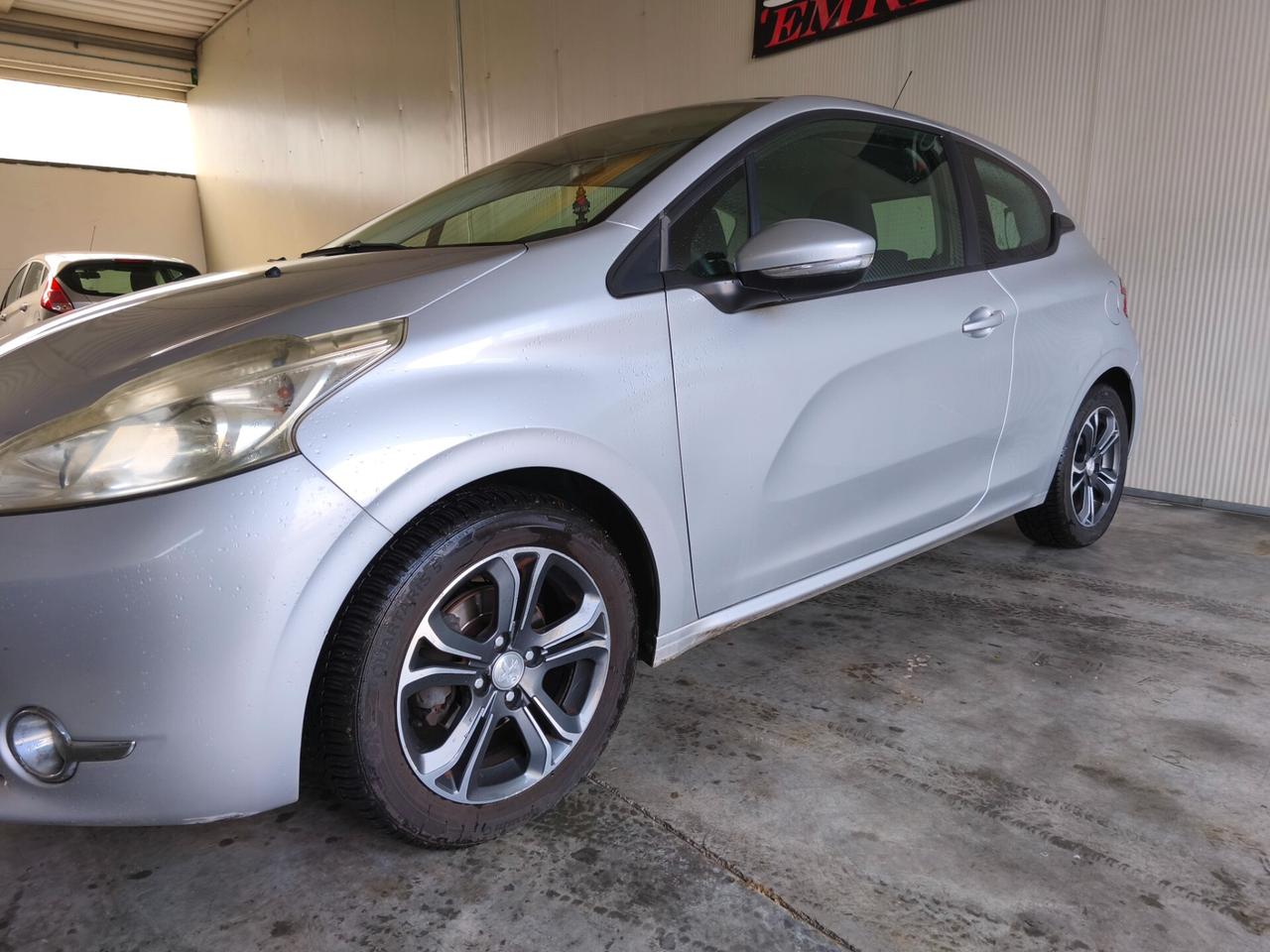 Peugeot 208 1.4 HDi 68 CV 3 porte Allure