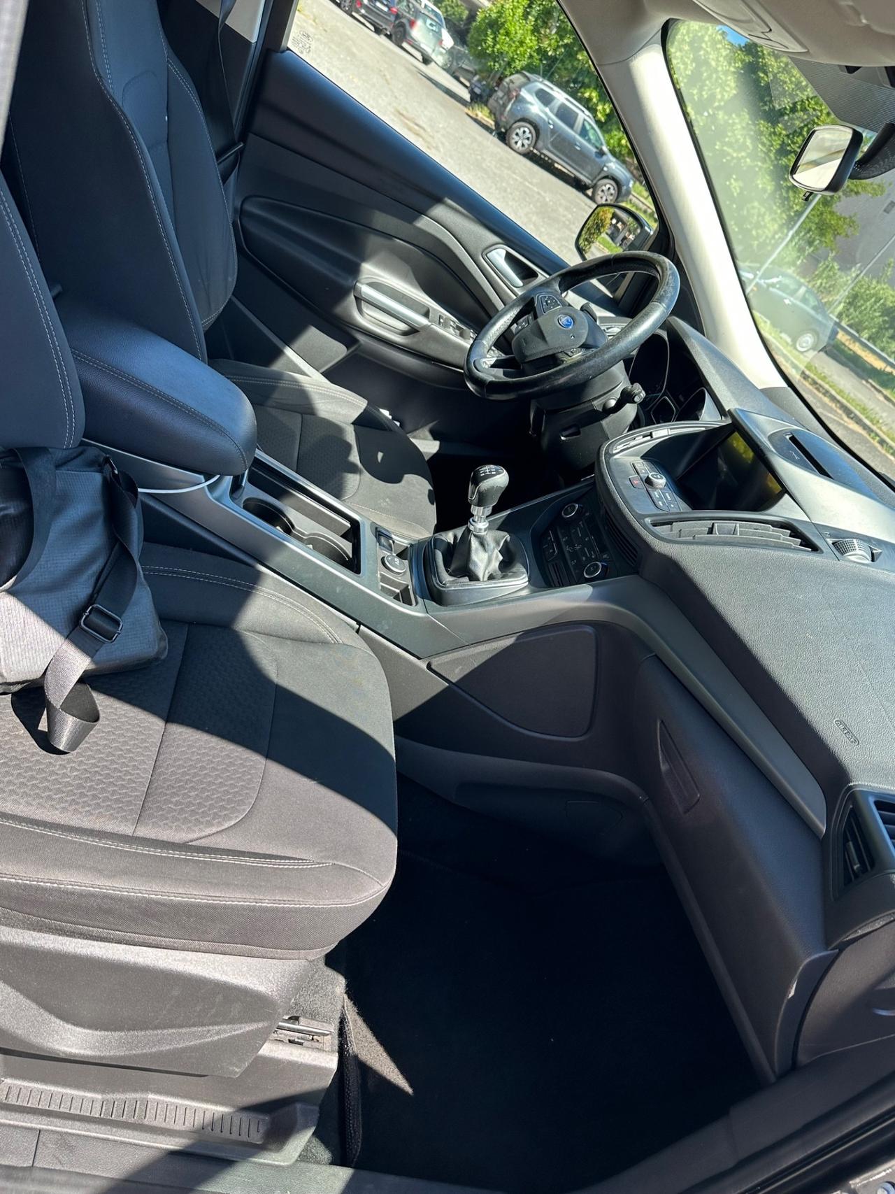 Ford Kuga 1.5 TDCI 120 CV S&S 2WD Powershift Titanium