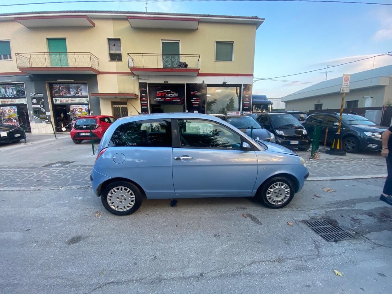 Lancia Ypsilon 1.3 MJT 75 CV Platino