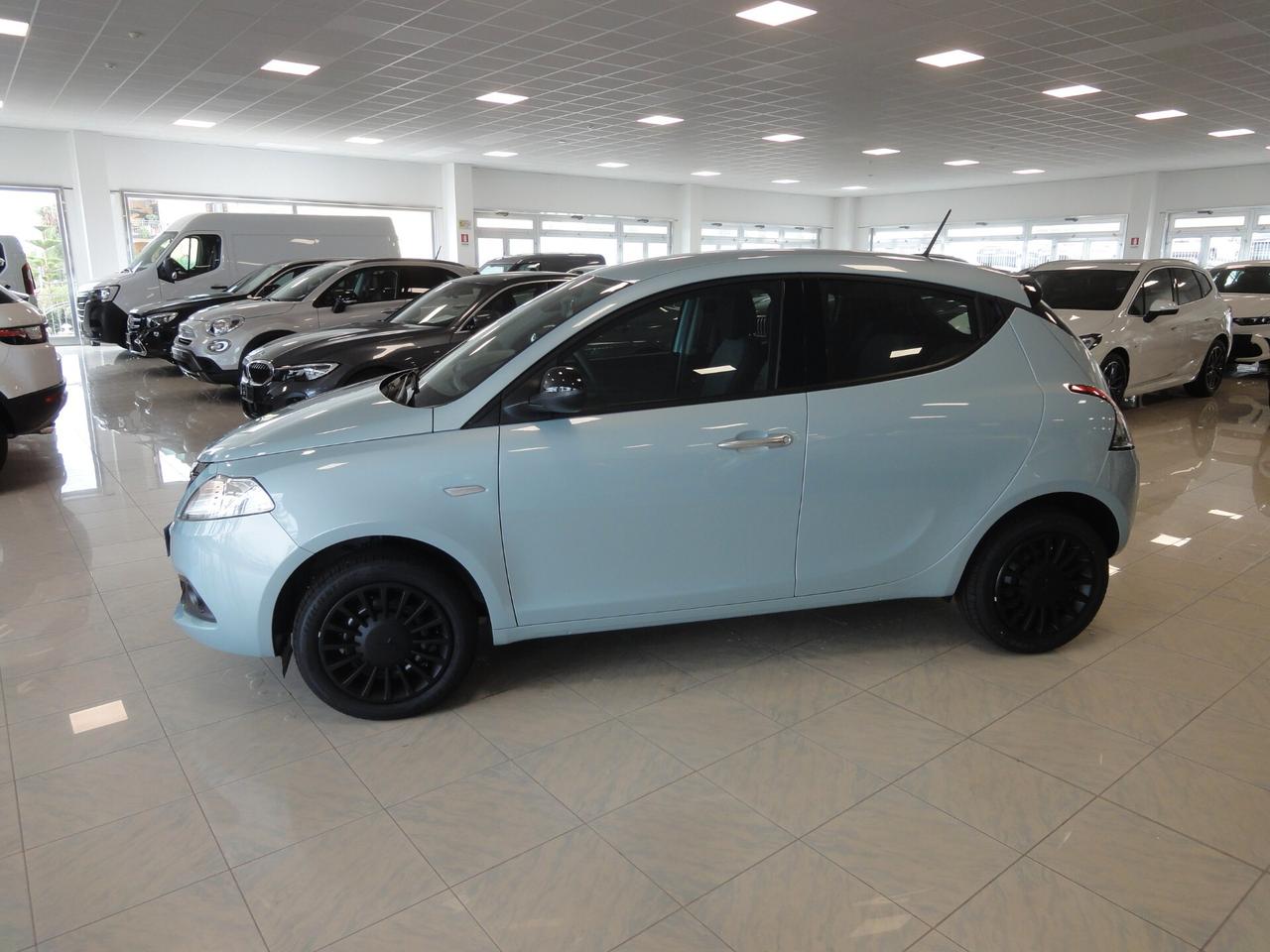 LANCIA YPSILON 1.0 FIREFLY 70cv/51kw HYBRID Eleganza Italiana