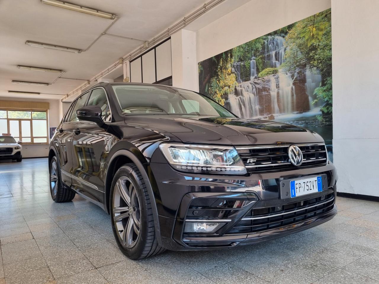 Volkswagen Tiguan 1.6 TDI R-LINE, VIRTUAL COCKPIT, FULL LED