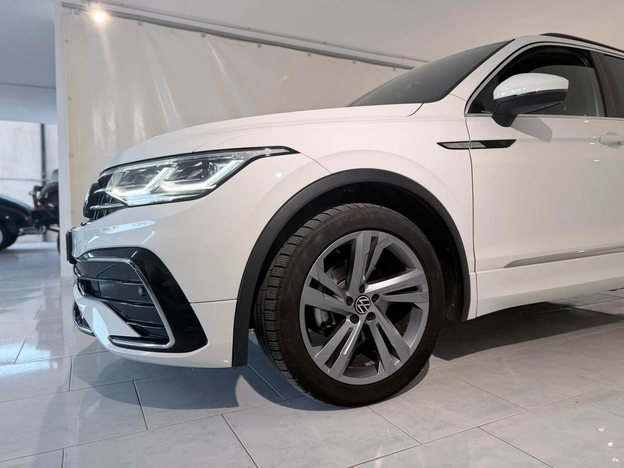 VOLKSWAGEN TIGUAN R-LINE AUTOMATICA IVA ESPOSTA