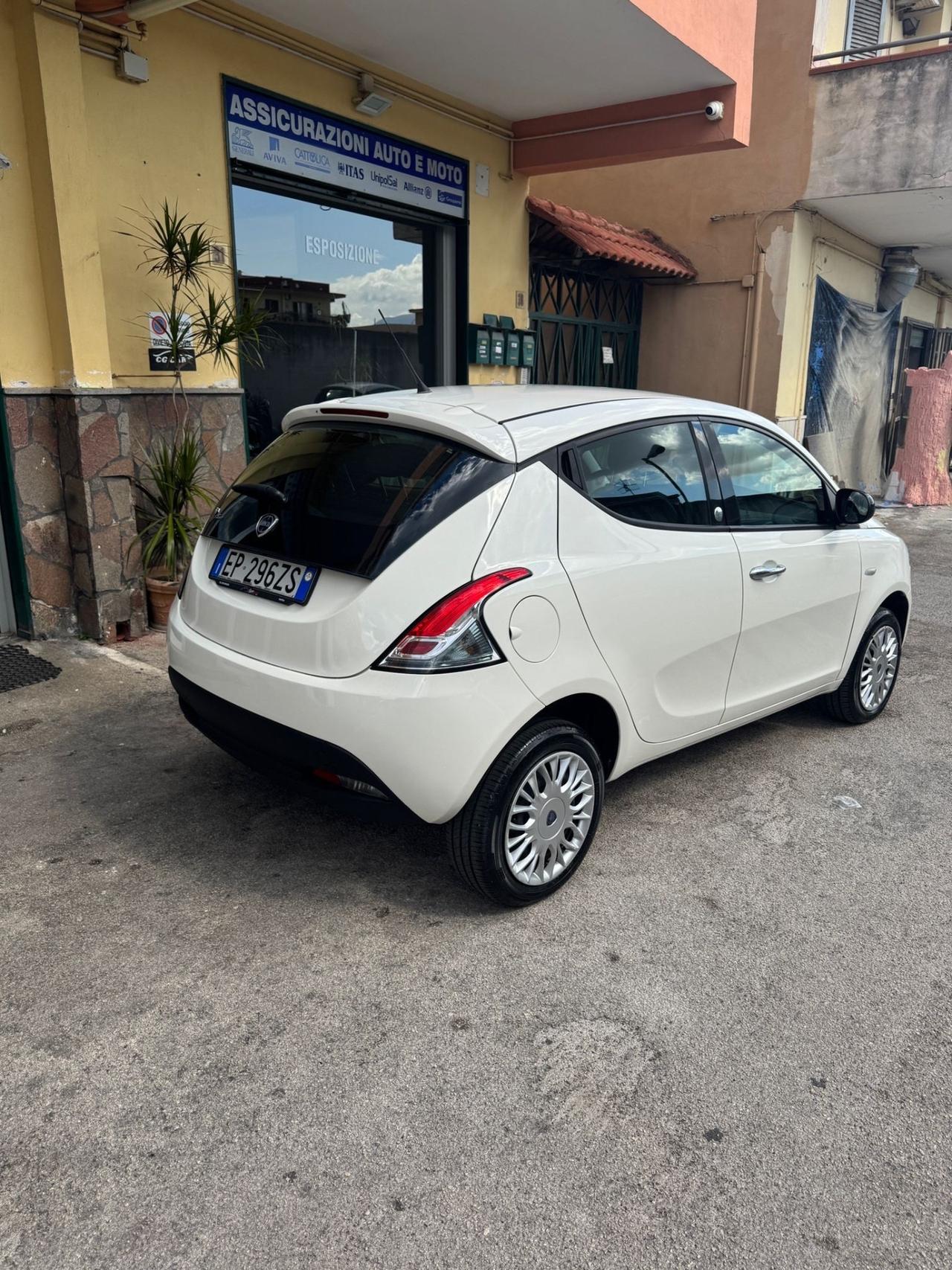 Lancia Ypsilon 0.9 TwinAir 85 CV 5 porte Metano Ecochic Gold