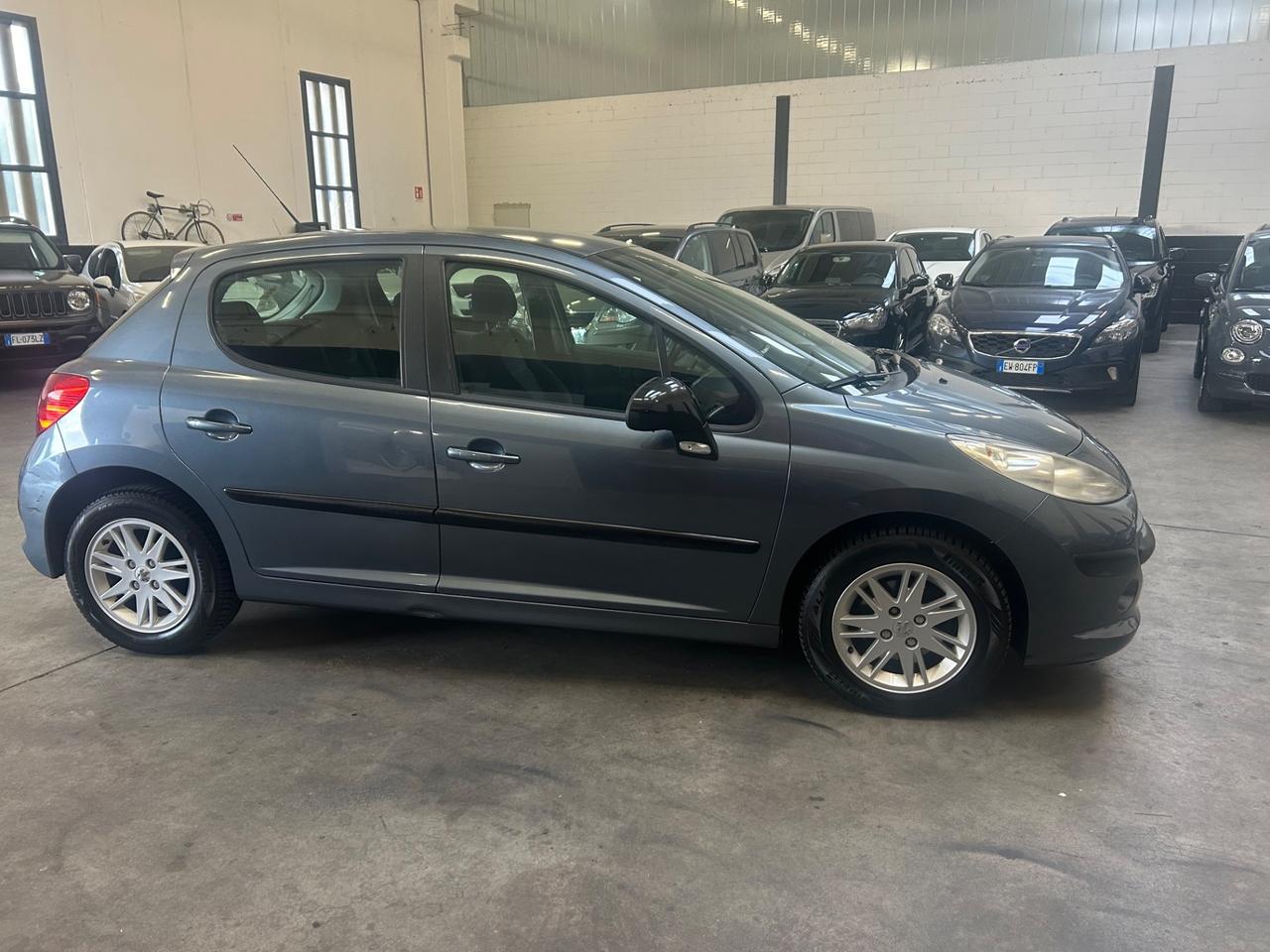 Peugeot 207 1.4 benzina 88cv 5 porte neopatentati