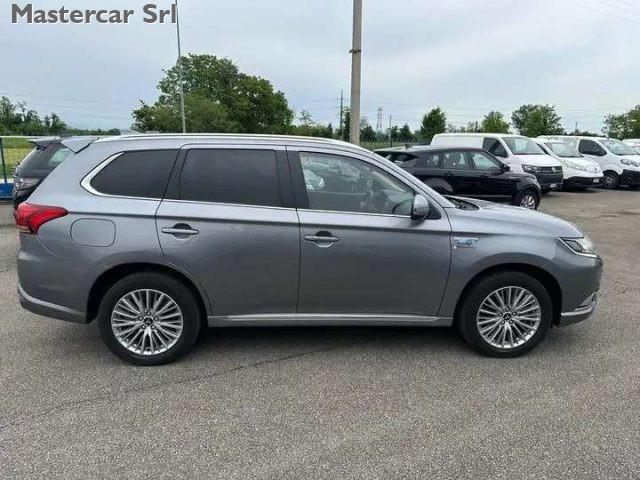 MITSUBISHI Outlander Outlander phev 2.4 Instyle Plus 4wd - FZ221SY