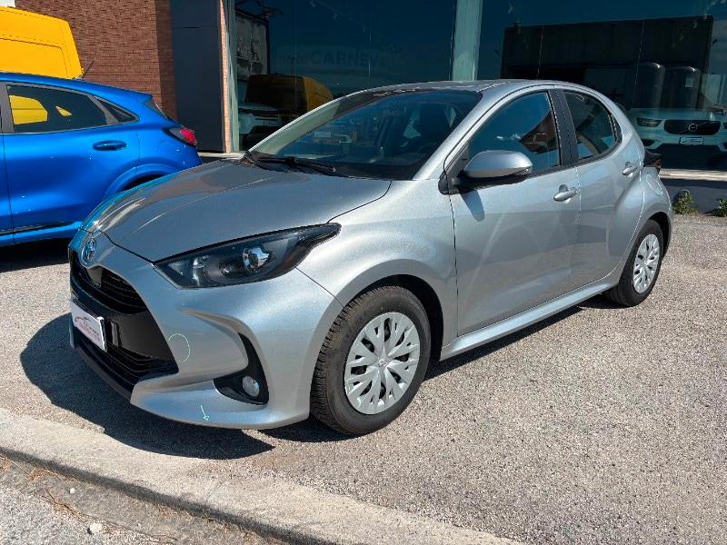 TOYOTA Yaris 4ª serie Yaris 1.0 5 porte Business