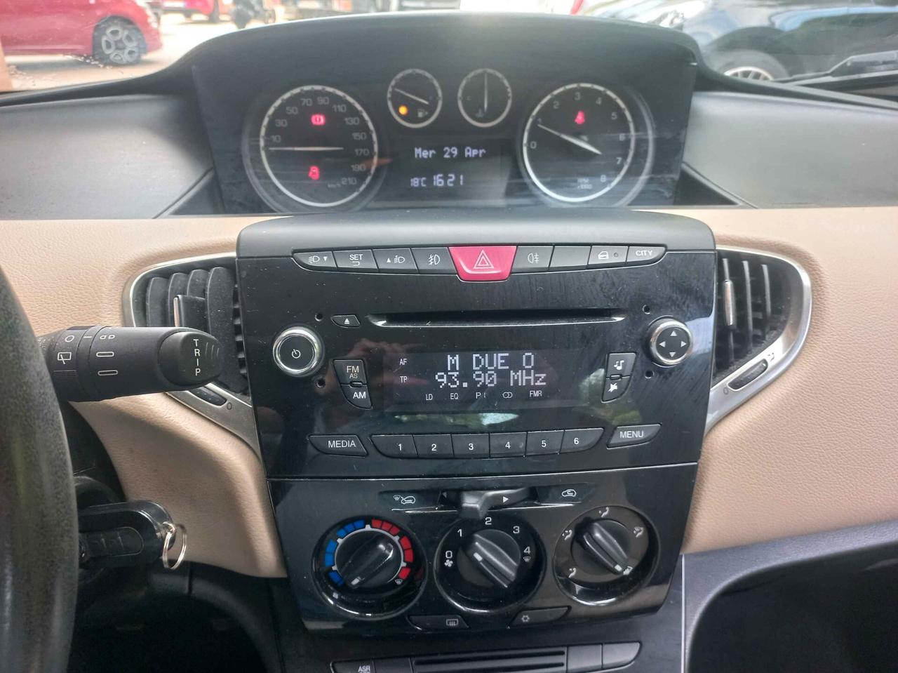 Lancia Ypsilon 1.2 69 CV 5 porte GPL Ecochic Silver