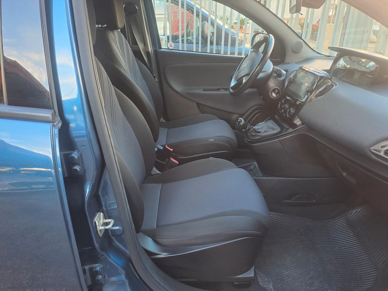 Lancia Ypsilon 1.0 FireFly 5 porte S&S Hybrid Ecochic Gold