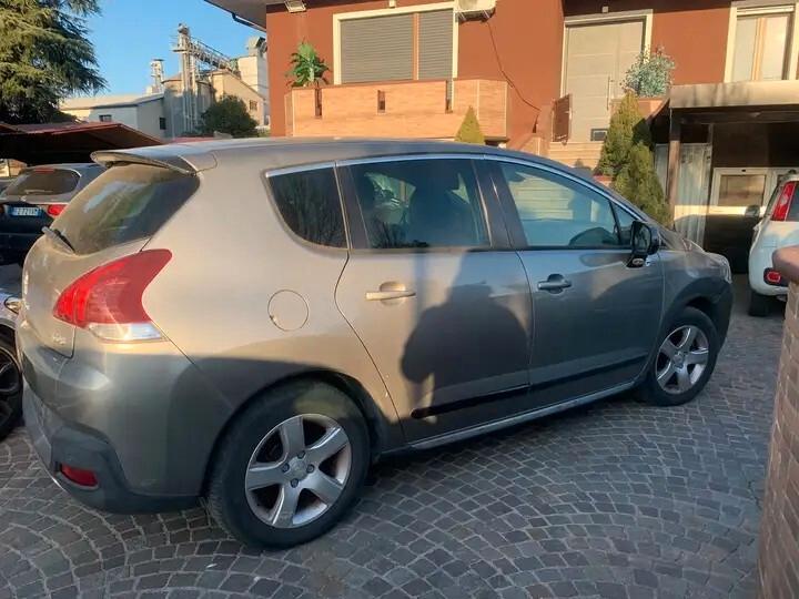 Peugeot 3008 HYbrid4 g
