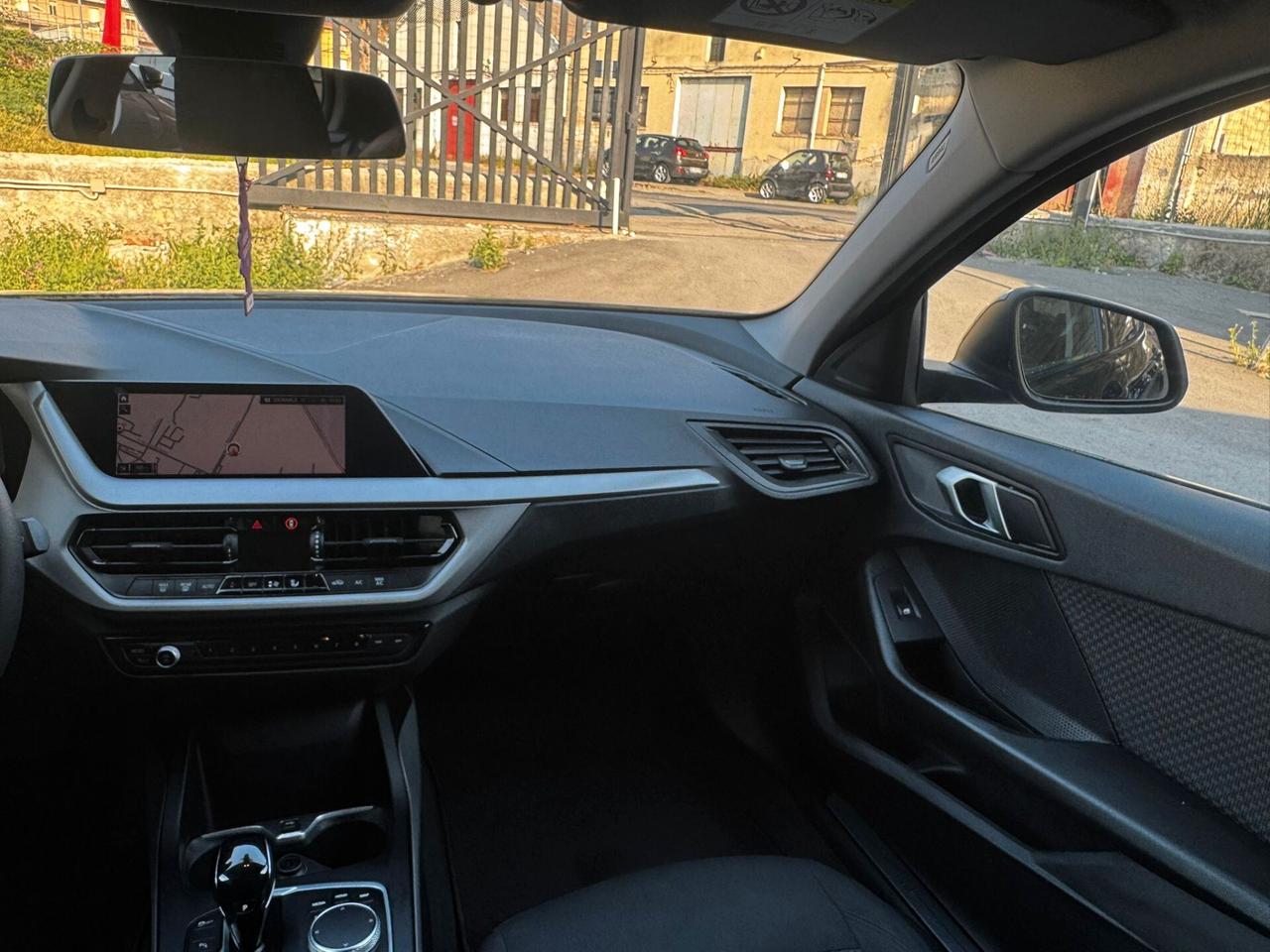 Bmw 116 116d 5p. Advantage