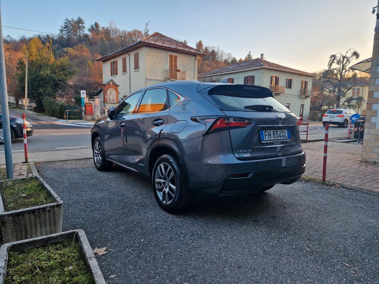 Lexus NX 300 hybrid 2.5 155CV AUTOMATICA, Telecamera, Sensori