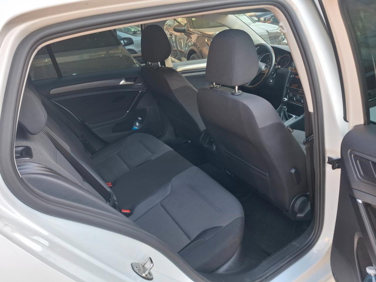 Volkswagen Golf - 1.6 TDI Comfort line