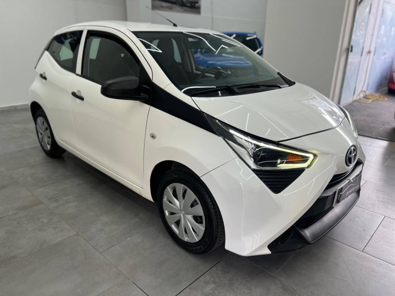 Toyota Aygo Connect 1.0 VVT-i 72 CV x-play 2021