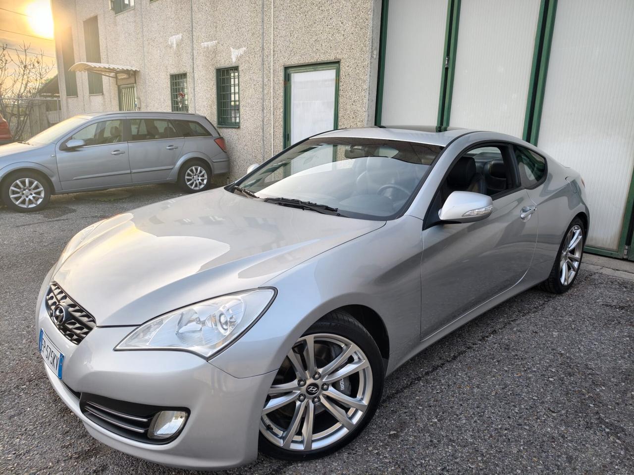Hyundai Genesis TURBO UNIPRO STUPENDA 2012