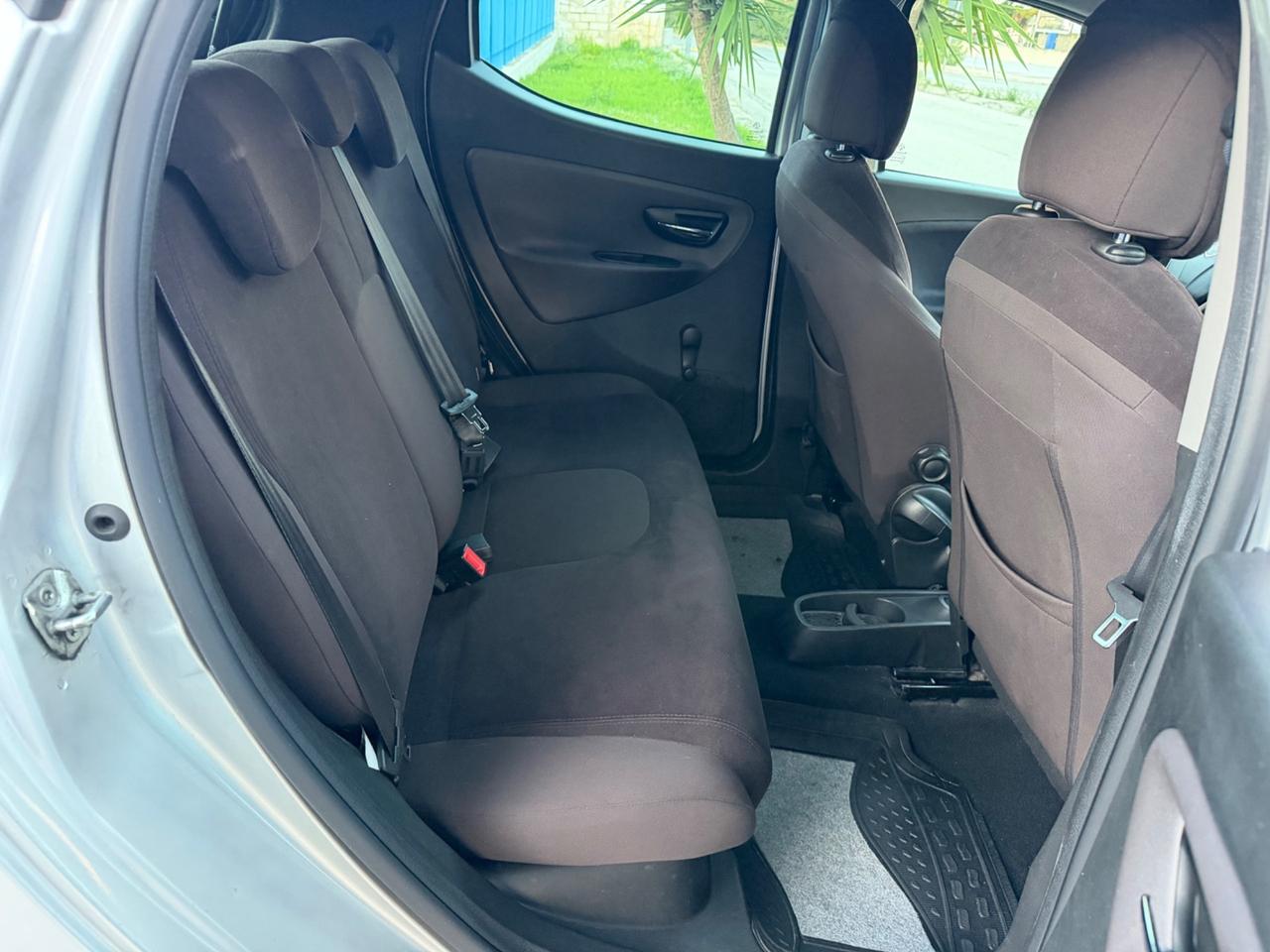 Lancia Ypsilon 1.2 benzina 69 cv 2011 105.000 km