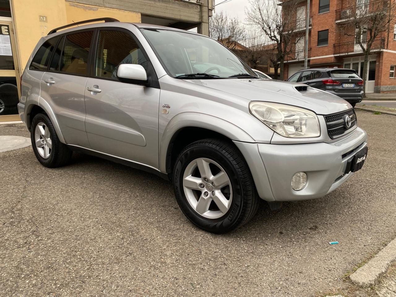 Toyota RAV 4 RAV4 2.0 AWD D-4D cat 5 porte Sol NEOPATENTATI!!!