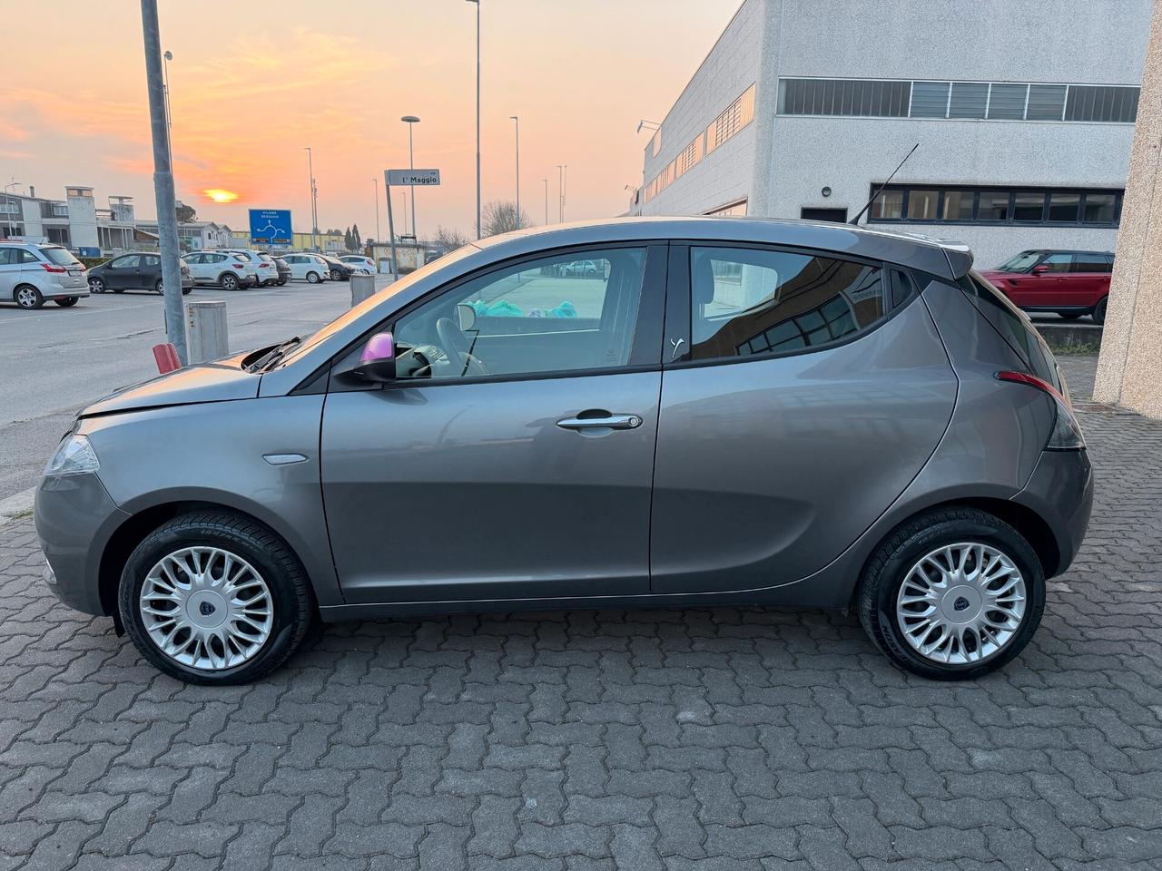 Lancia Ypsilon 1.2 69 CV, OK NEOPATENTATI
