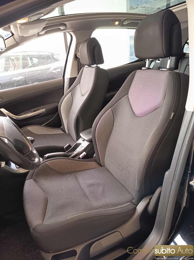 PEUGEOT 308 1.6 HDi 110CV 5p. Féline (6 Marce)