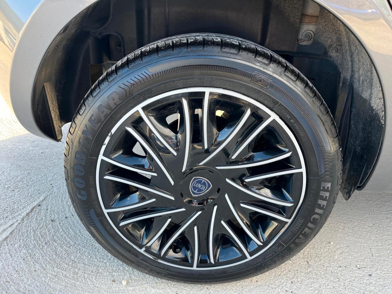 Lancia Ypsilon 1.0 FireFly 5 porte S&S Hybrid Oro