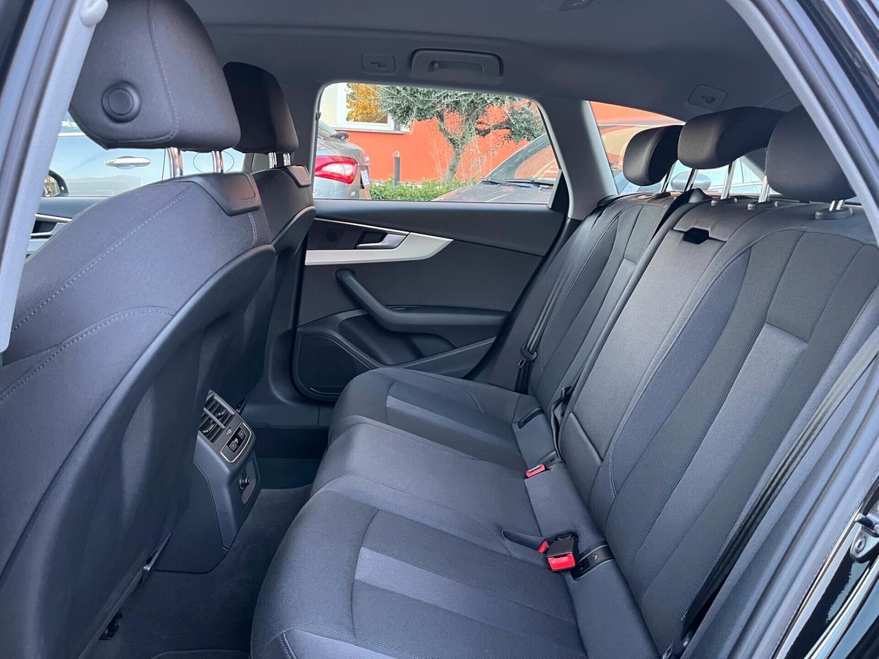 Audi A4 40 TDI S tronic line edition