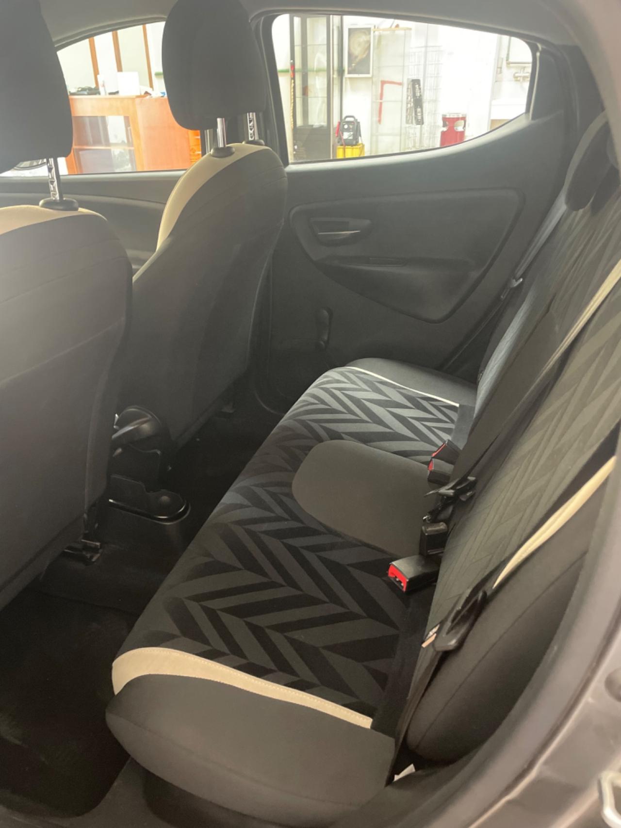 Lancia Ypsilon 1.2 69 CV 5 porte Silver