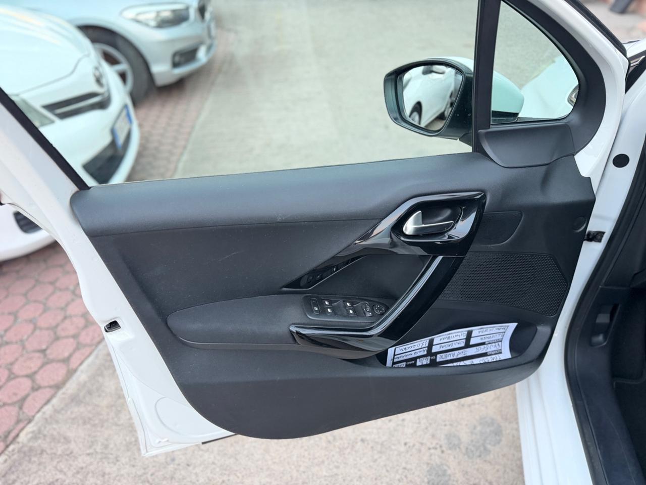Peugeot 208 82cv 5 porte Allure Km Certificati