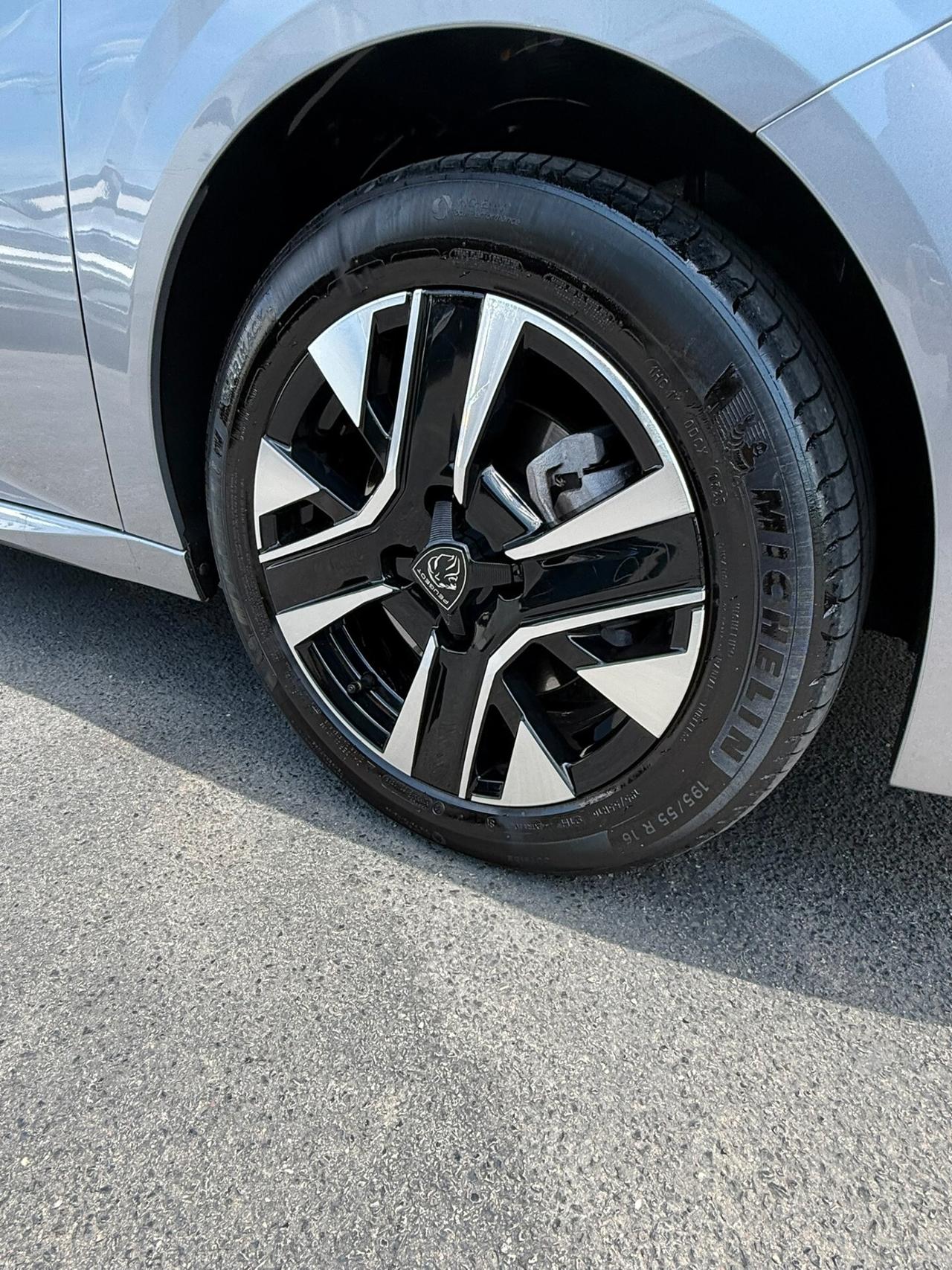 Peugeot 208 PureTech 100 Stop&Start 5 porte Allure 04/2025
