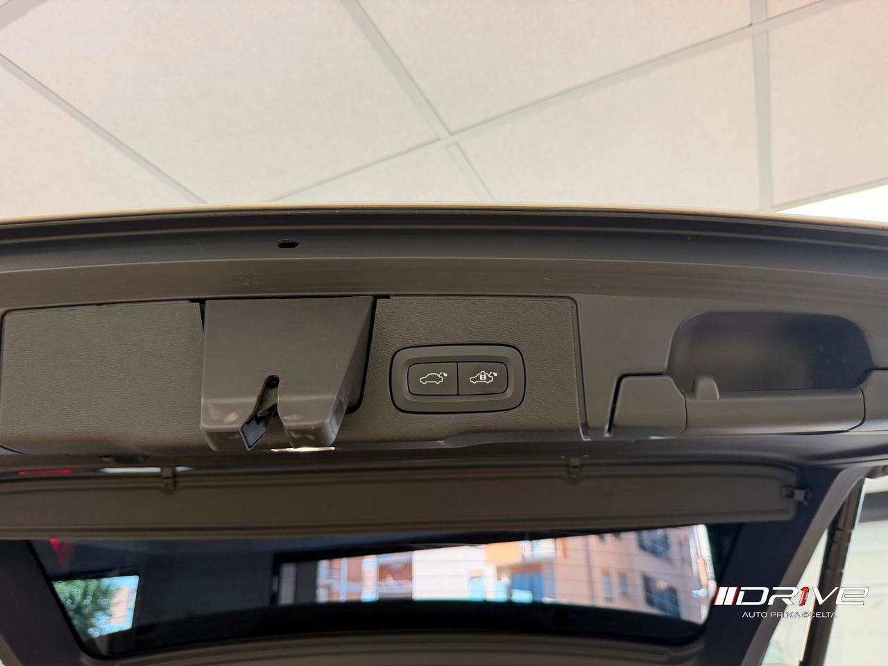 VOLVO XC60 (2017-->) XC60 B4 (d) AWD Geartronic...